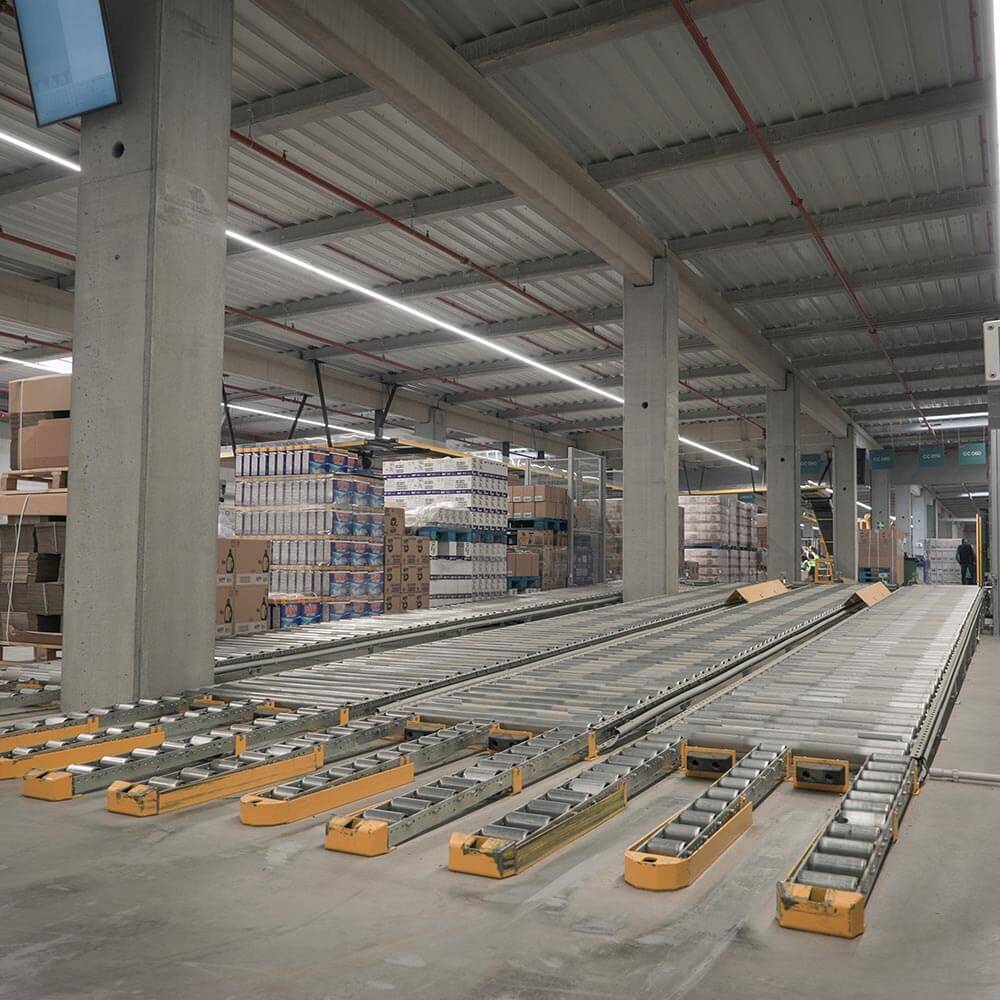 Opérateurs de l'usine logistique de Montornès del Vallès
