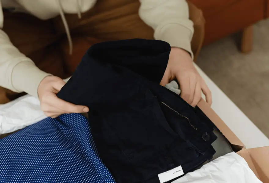Préparation d'une commande de vêtements